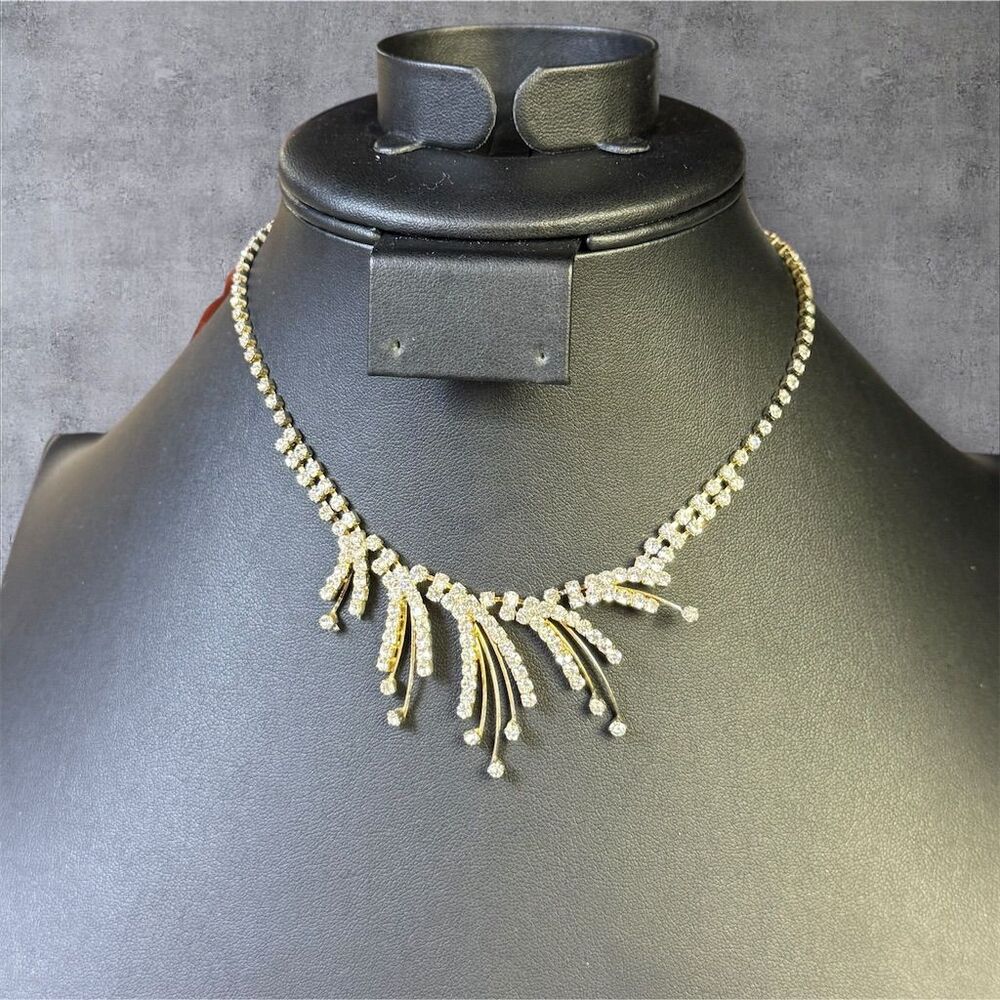 320. Vintage Rhinestone Flare Statement Necklace Silver